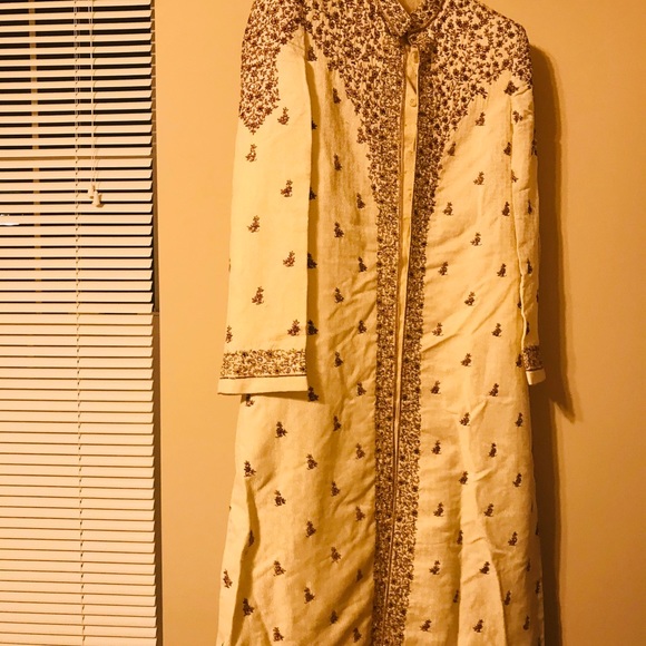 Exquisite all front,shoulder embroidered Sherwani. - Picture 6 of 7